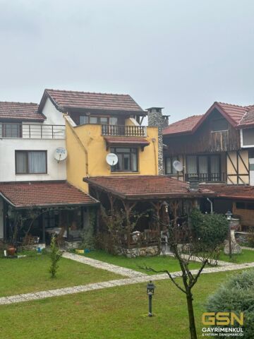 6-SAPANCADA SİTE İÇERİSİNDE SATILIK TRİBLEKS VİLLA